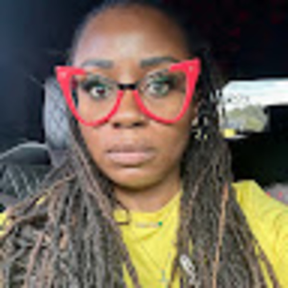 Meet your Posher, Latoya - Picture 1 of 1